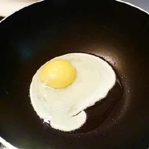 Cách làm trứng ốp la sốt tỏi