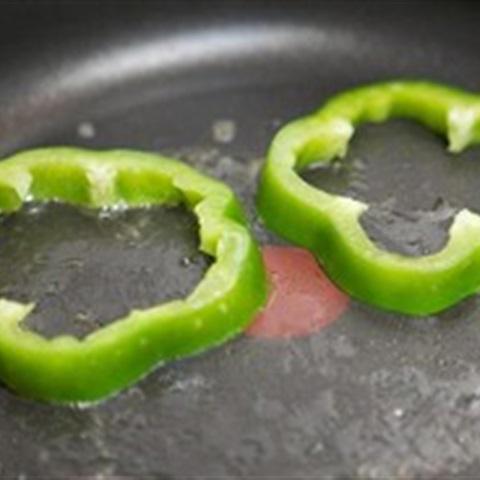 Cách làm trứng ốp lết hoa mai