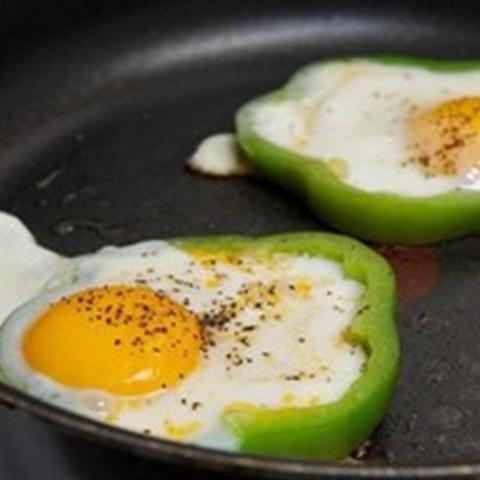 Cách làm trứng ốp lết hoa mai