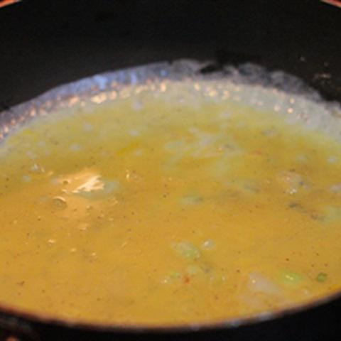 Cách làm trứng rán lạp xưởng