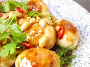 Trứng sốt me ngon ơi là ngon