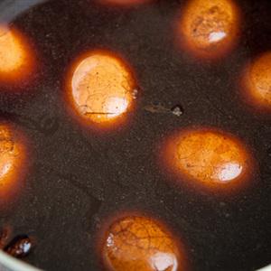 Cách làm trứng trà kiểu Hoa