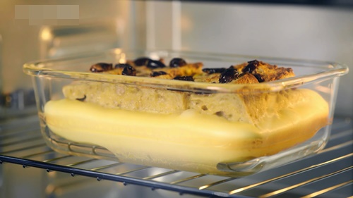 Trứng trộn thịt cá hồi hun khói ăn là nghiền