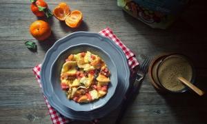 Trứng trộn thịt cá hồi hun khói ăn là nghiền