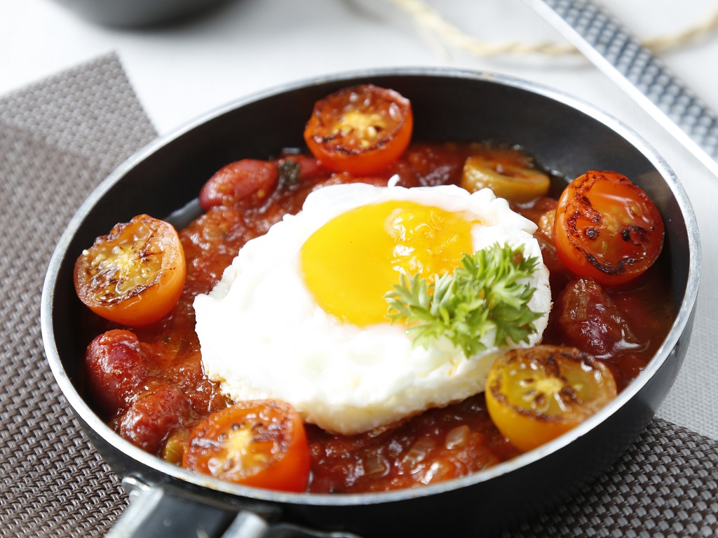 Trứng trụng sốt cà chua