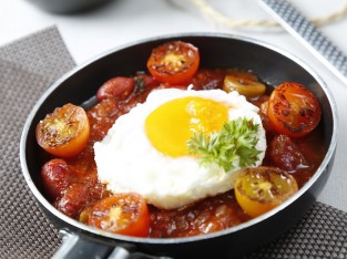 Trứng trụng sốt cà chua