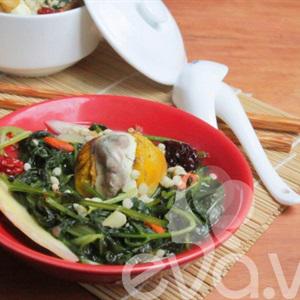 Cách làm trứng vịt lộn hầm ngải cứu