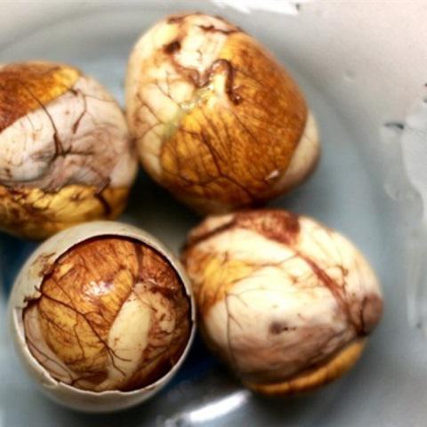 Cách làm trứng vịt lộn rang me