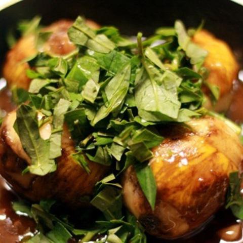 Cách làm trứng vịt lộn rang me