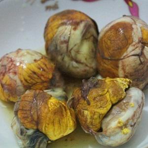 Cách làm trứng vịt lộn xào me