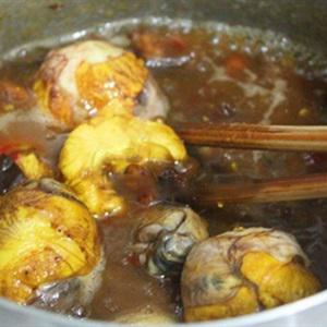 Cách làm trứng vịt lộn xào me