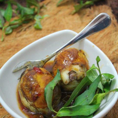 Cách làm trứng vịt lộn xào me