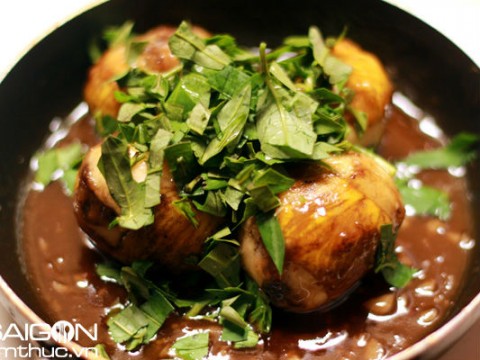 Trứng vịt lộn xào me