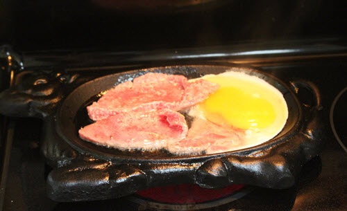 Trứng xào ngao đậm đà cho bữa cơm quây quần