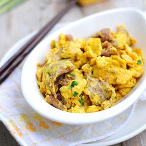 Cách làm trứng xào thịt bò