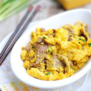 Cách làm trứng xào thịt bò