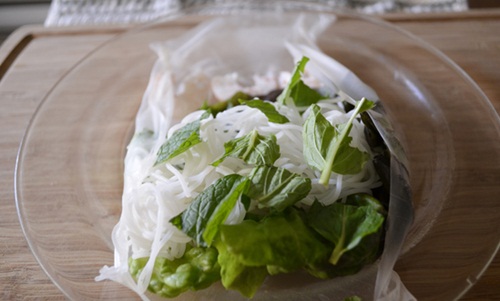 Tự làm bánh cuốn chay thơm ngon hấp dẫn bằng chảo ngay tại nhà