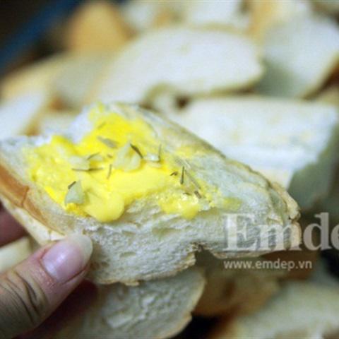 Cách làm bánh mì bơ tỏi