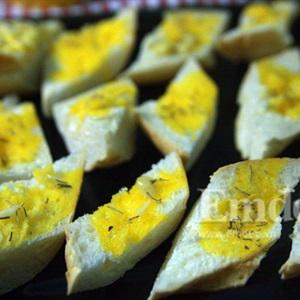 Cách làm bánh mì bơ tỏi