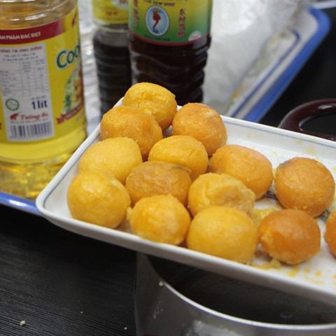 Cách làm bánh trung thu nhân thập cẩm trứng muối