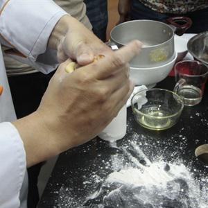 Cách làm bánh trung thu nhân thập cẩm trứng muối