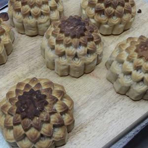 Cách làm bánh trung thu nhân thập cẩm trứng muối