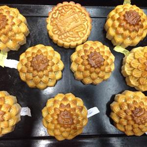 Cách làm bánh trung thu nhân thập cẩm trứng muối