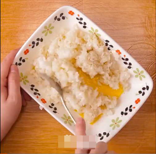 Tự làm bánh xèo tại nhà ngon như đi ăn hàng với công thức "dễ ợt"