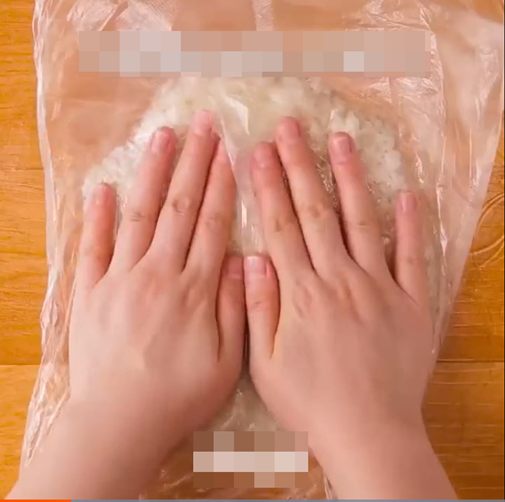 Tự làm bánh xèo tại nhà ngon như đi ăn hàng với công thức "dễ ợt"