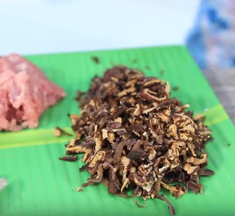 Tự làm hến xúc bánh đa dân giã, đậm đà hương vị miền Trung