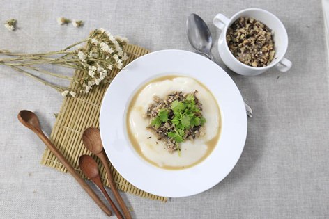 Tự làm hến xúc bánh đa dân giã, đậm đà hương vị miền Trung