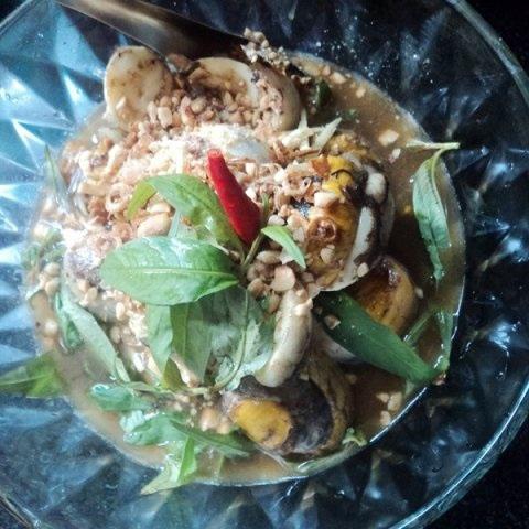 Cách làm hột vịt lộn xào me