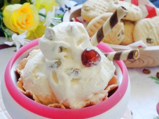 Tự làm kem nho khô mát lạnh ngày nắng