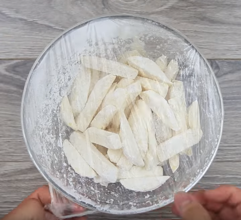 Tự làm kem que vị kiwi chuối chỉ bằng 3 bước đơn giản