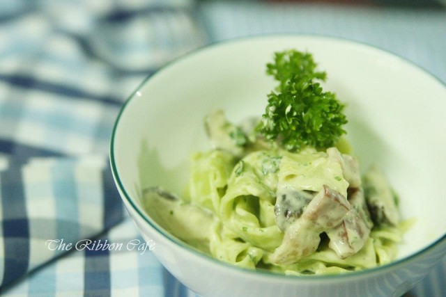 Tự làm mì Ý tươi sốt kem nấm