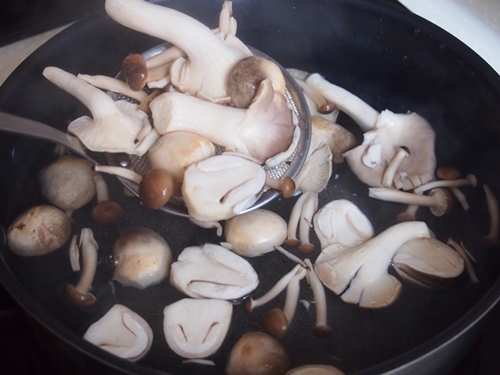 Tự làm mochi trà xanh nhân kem chuẩn vị Nhật Bản tại nhà