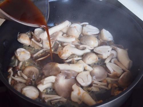 Tự làm mochi trà xanh nhân kem chuẩn vị Nhật Bản tại nhà