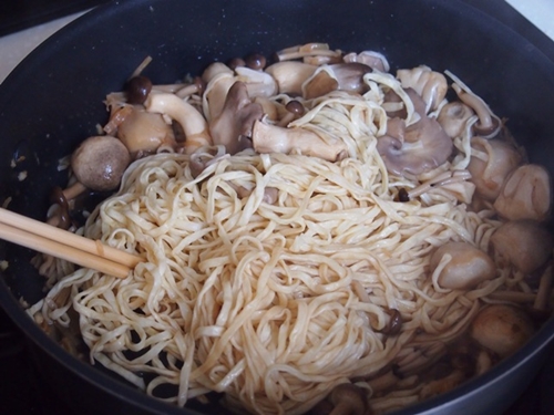 Tự làm mochi trà xanh nhân kem chuẩn vị Nhật Bản tại nhà