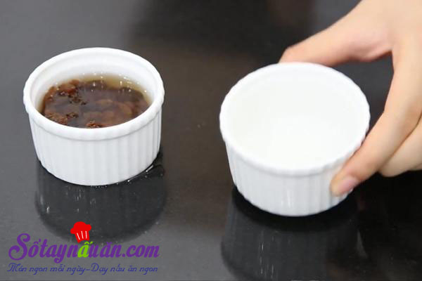 Tự làm món bánh bông lan nho khô ngon không kém ngoài tiệm