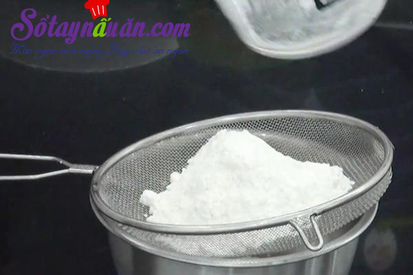 Tự làm món bánh bông lan nho khô ngon không kém ngoài tiệm