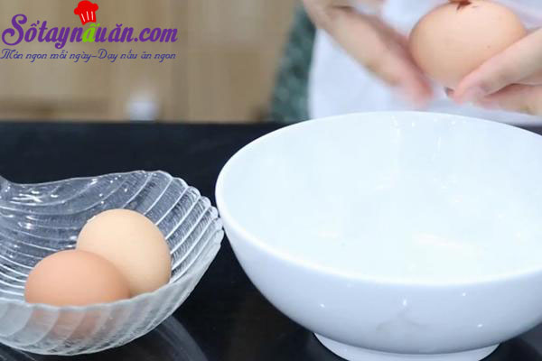 Tự làm món bánh bông lan nho khô ngon không kém ngoài tiệm