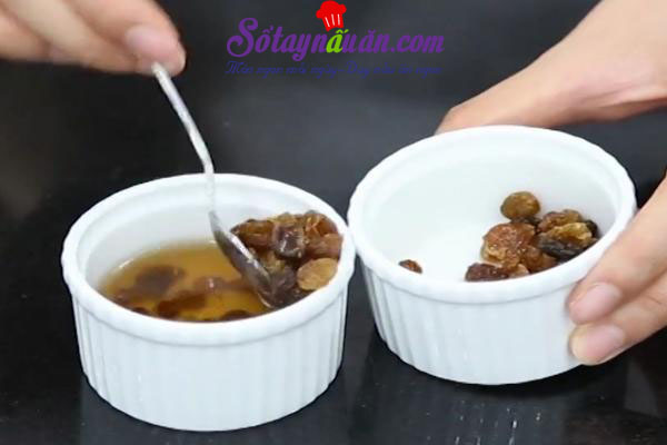 Tự làm món bánh bông lan nho khô ngon không kém ngoài tiệm