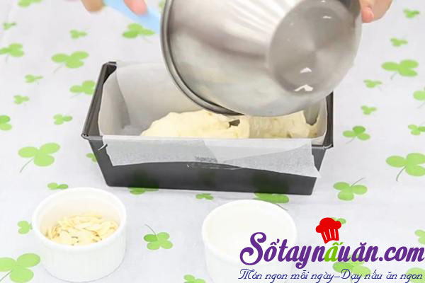 Tự làm món bánh bông lan nho khô ngon không kém ngoài tiệm