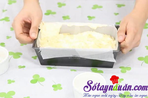 Tự làm món bánh bông lan nho khô ngon không kém ngoài tiệm