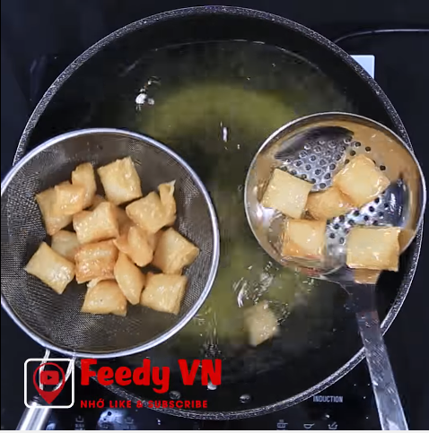 Tự làm muối ớt rang cực đơn giản, cả nhà thi nhau chấm không ngừng tay