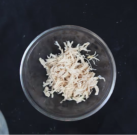 Tự làm muối ớt rang cực đơn giản, cả nhà thi nhau chấm không ngừng tay