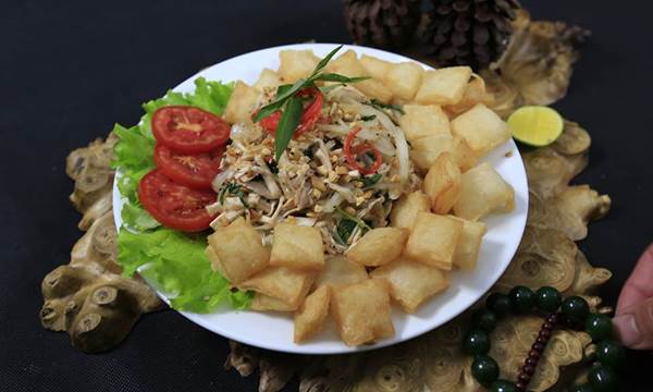 Tự làm muối ớt rang cực đơn giản, cả nhà thi nhau chấm không ngừng tay