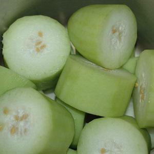 Tự làm mứt bí đao thơm ngon