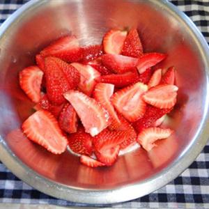 Cách làm mứt dâu tây tươi