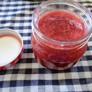 Cách làm mứt dâu tây tươi